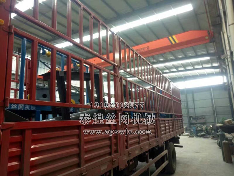 發(fā)往四川成都的連罐拉絲機(jī)正在發(fā)貨中